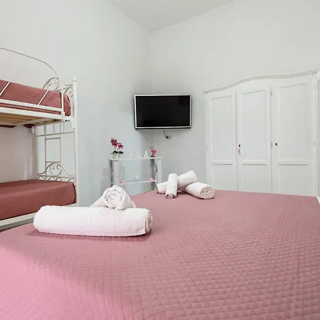 House Raffy & Ary 公寓