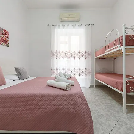 House Raffy & Ary 公寓